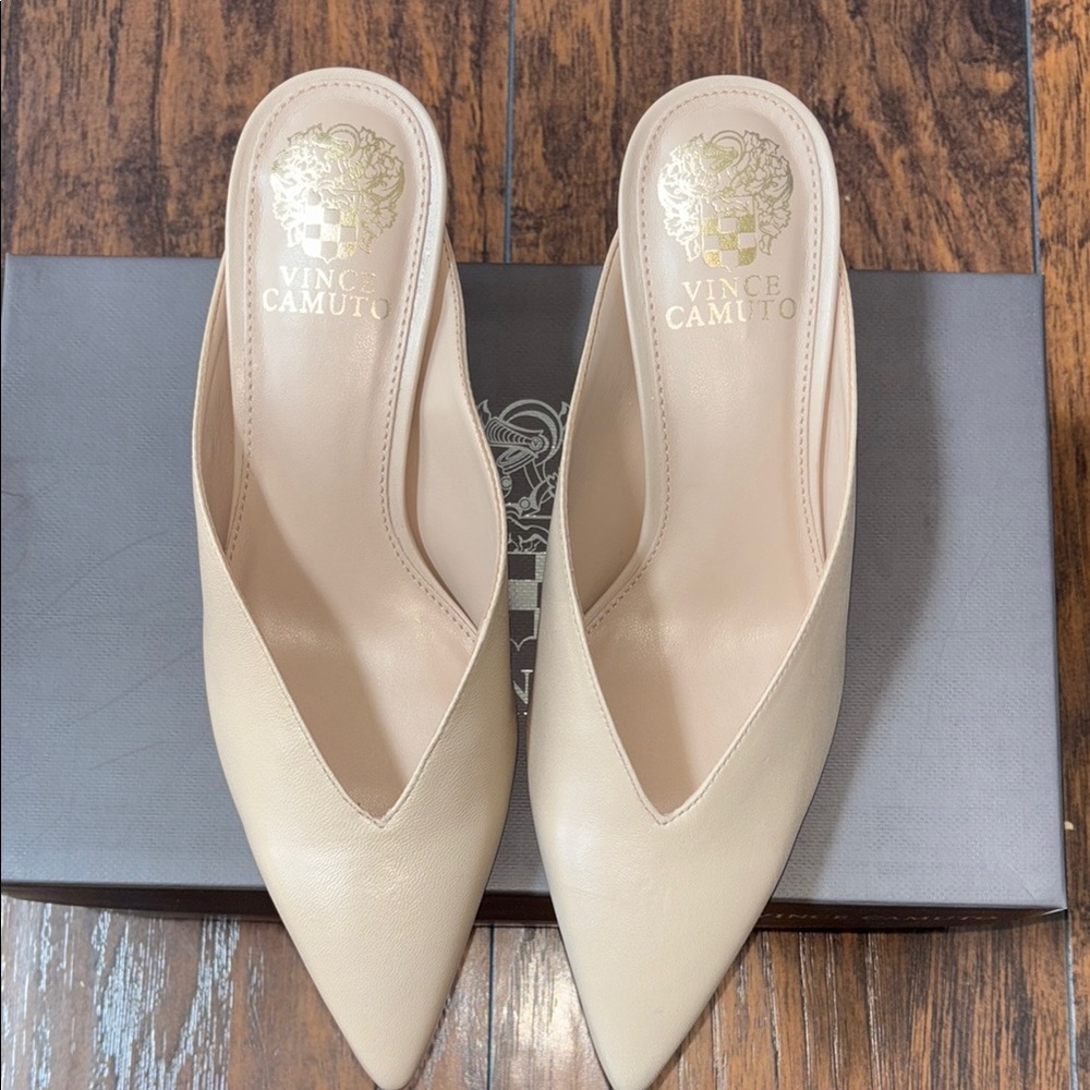 Vince Camuto Women's Cream Pointed-Toe Mules